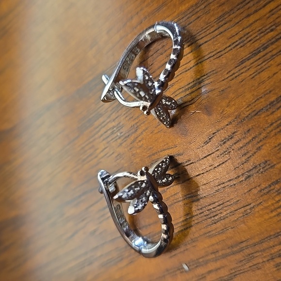 S925 Silver Hypoallergenic Earrings Dragonfly Pattern Shiny Zirconia Inlaid Hoop - Picture 10 of 11